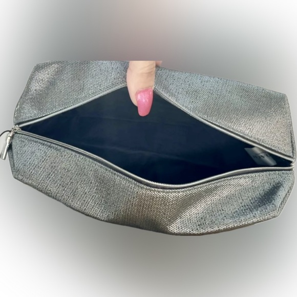 New NWOT Large Coach Fragrance Silver Makeup, Toiletry Pouch & Cosmetic Bag - Picture 7 of 13